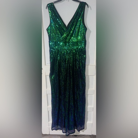 Ombré Sequin Embellished Maxi Gown - Picture 4 of 7